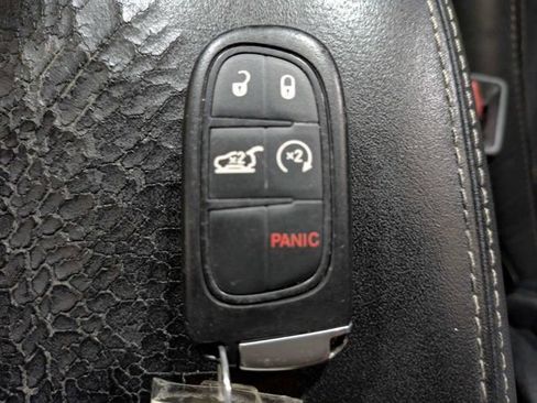 Used 2018 Jeep Cherokee Latitude Plus w/ Comfort/Convenience Group FWD image 32
