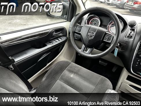 Used 2018 Dodge Grand Caravan SE FWD image 14