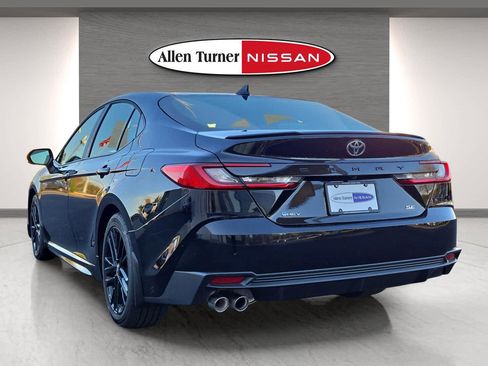 Used 2026 Toyota Camry SE image 9