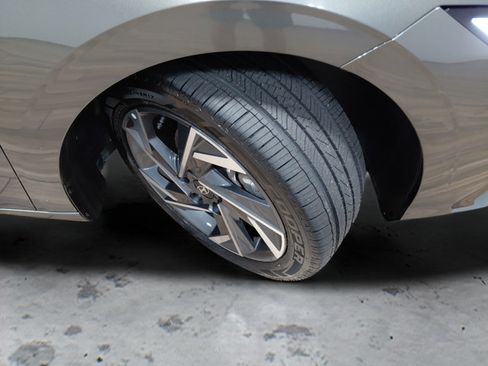 Used 2025 Hyundai Elantra SEL FWD image 10