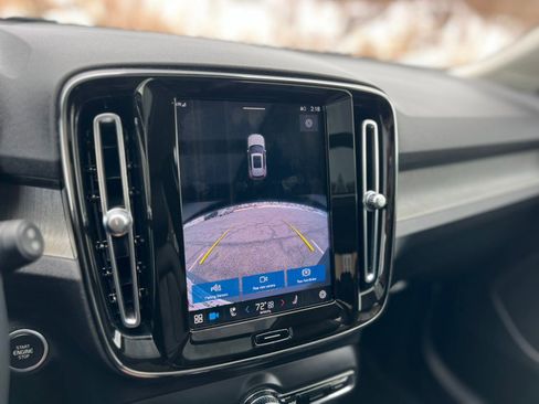 Used 2023 Volvo XC40 B5 Plus image 19