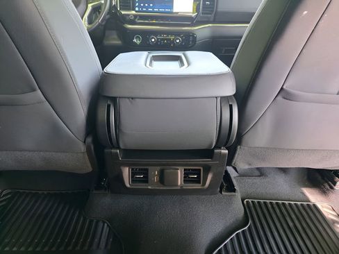 Used 2022 Chevrolet Silverado 1500 LT AWD/4WD image 7