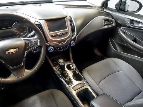 Used 2018 Chevrolet Cruze LT w/ Convenience Package image 17