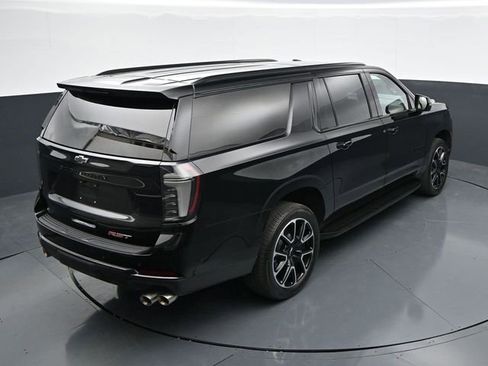 Used 2025 Chevrolet Suburban RST w/ Comfort Package AWD/4WD image 29