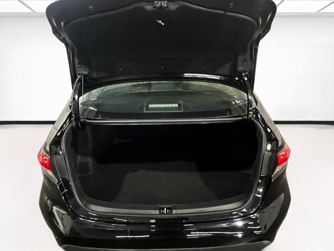 Used 2024 Toyota Corolla LE FWD image 17