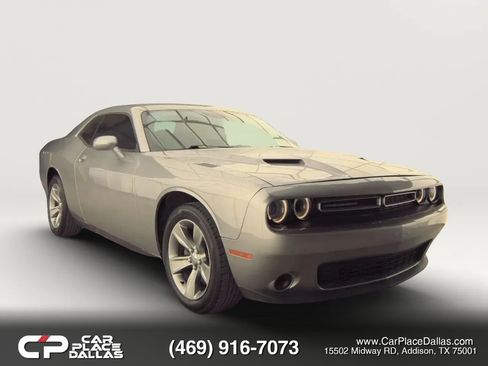 Used 2016 Dodge Challenger SXT RWD image 1