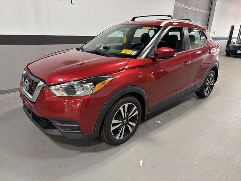 Used 2019 Nissan Kicks SV w/ Exterior Package image 1