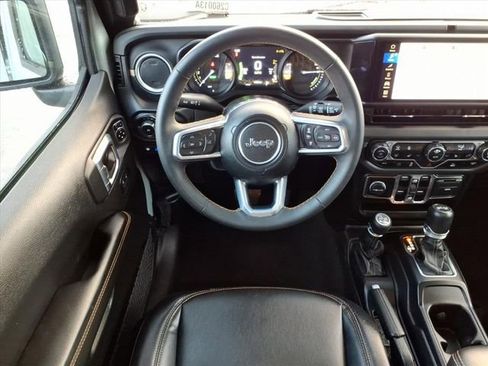 Used 2024 Jeep Wrangler Unlimited Sahara image 15