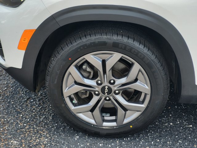 Used 2024 Kia Seltos S AWD/4WD image 8