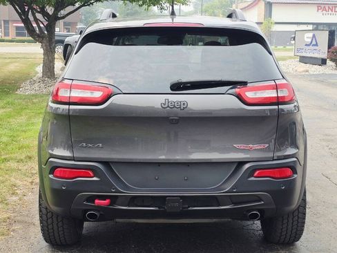 Used 2018 Jeep Cherokee Trailhawk AWD/4WD image 5