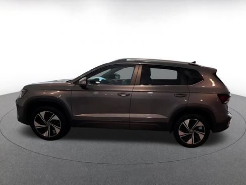 Used 2026 Volkswagen Taos SE AWD/4WD image 7