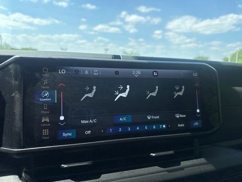 Used 2025 Jeep Wrangler Unlimited Rubicon AWD/4WD image 26