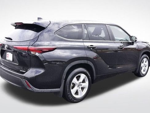 Certified 2024 Toyota Highlander LE image 4