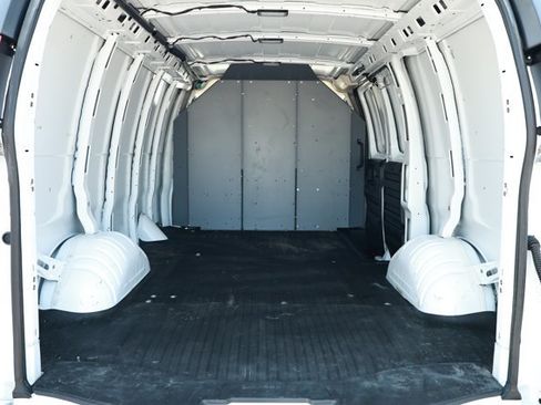 Used 2021 Chevrolet Express 2500 RWD image 9