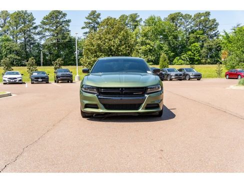 Used 2022 Dodge Charger SXT w/ Blacktop Package image 2