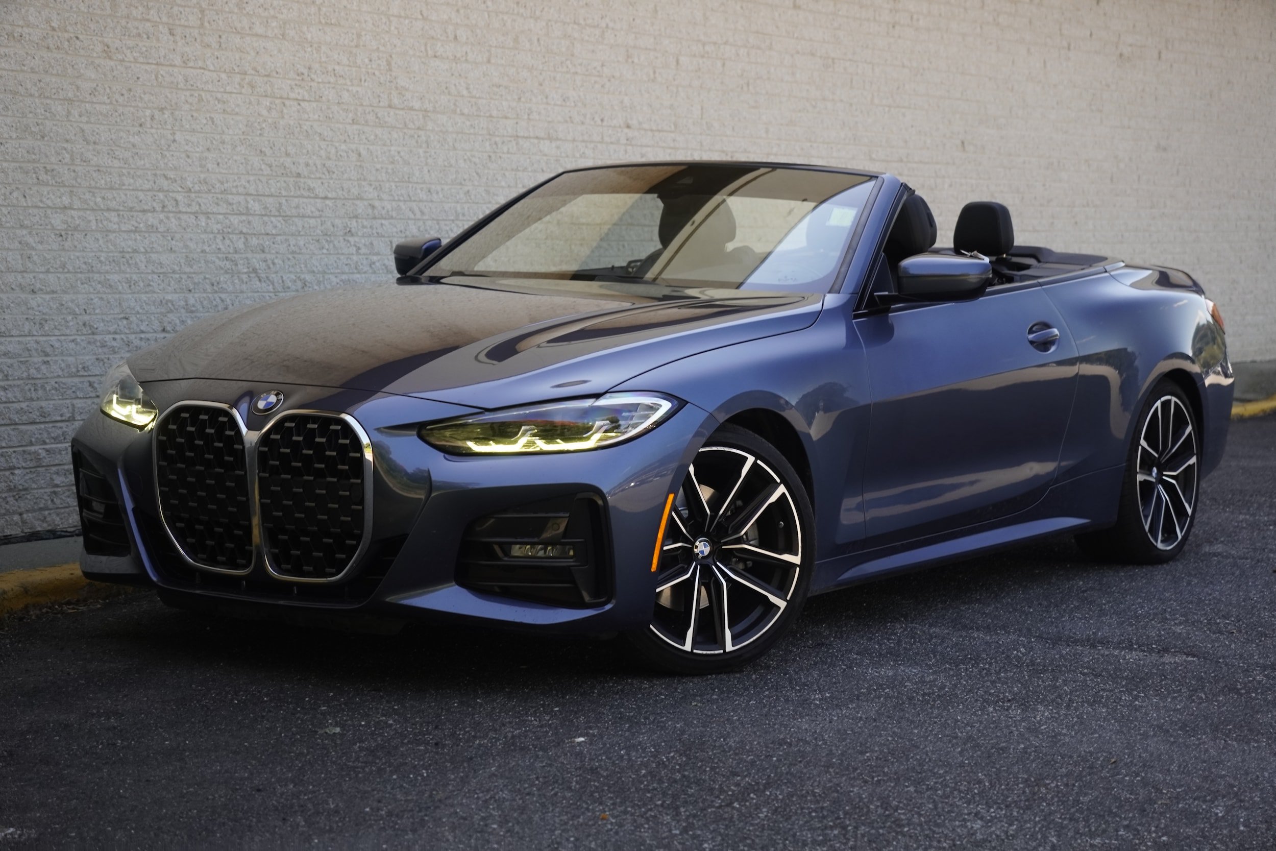 Used 2022 BMW 430i Convertible w/ M Sport Package RWD image 2