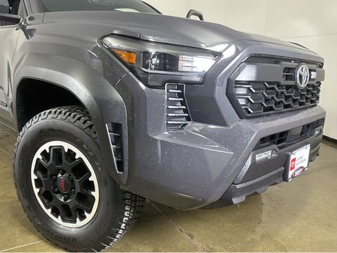 Used 2024 Toyota Tacoma TRD Off-Road image 10