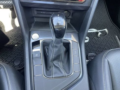 Used 2023 Volkswagen Tiguan SE w/ Panoramic Sunroof Package FWD image 16