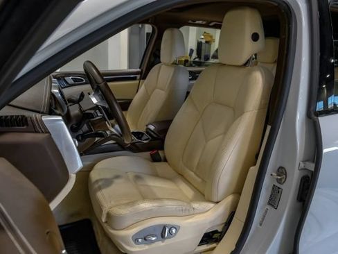 Used 2017 Porsche Cayenne AWD/4WD image 49