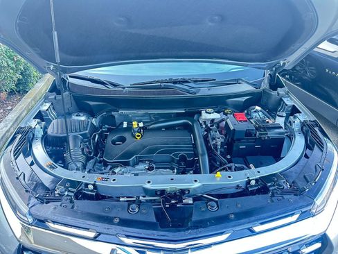 Used 2025 Chevrolet Equinox LT image 32