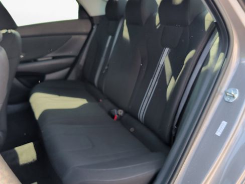 Used 2023 Hyundai Elantra SEL w/ Convenience Package image 12