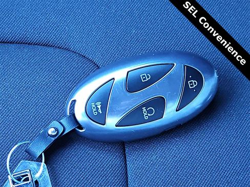 Used 2025 Hyundai Elantra SEL image 23