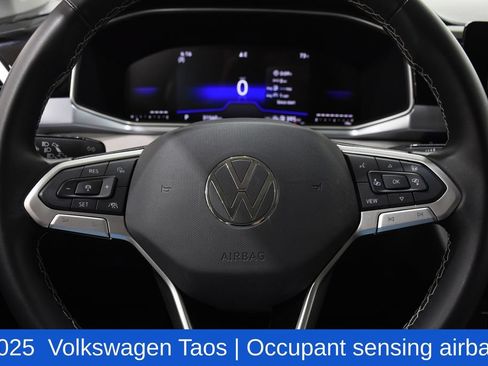 Used 2025 Volkswagen Taos SE FWD image 11