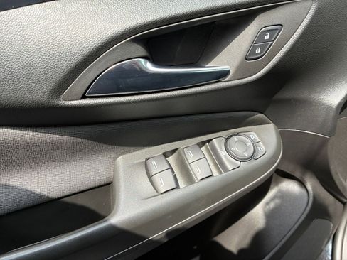 Used 2025 Buick Envista Preferred FWD image 18