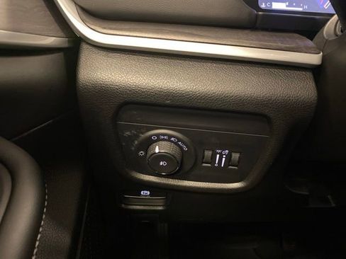 Used 2024 Jeep Grand Cherokee L Limited w/ Black Appearance Package AWD/4WD image 20