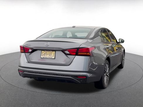 Used 2025 Nissan Altima 2.5 SV FWD image 14