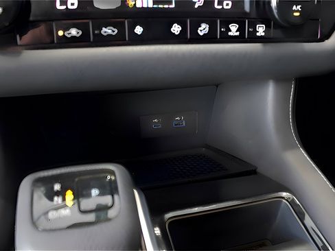 Used 2024 Nissan Pathfinder SL image 9