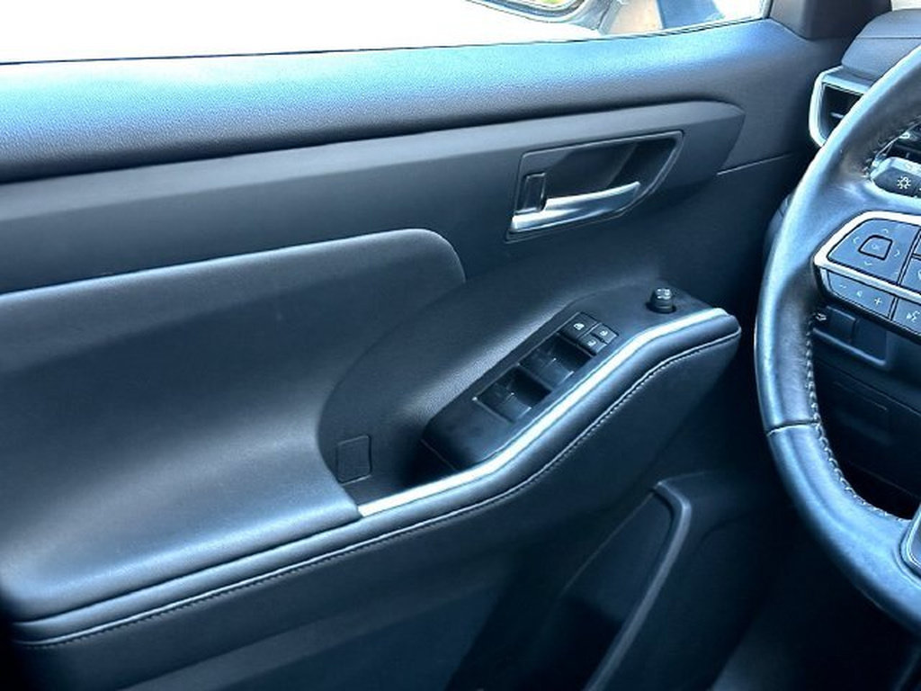 Used 2023 Toyota Highlander XLE FWD image 28