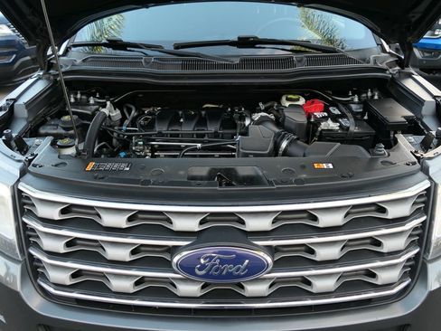 Used 2017 Ford Explorer XLT w/ Equipment Group 201A FWD image 29