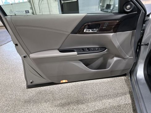 Used 2017 Honda Accord EX-L image 11