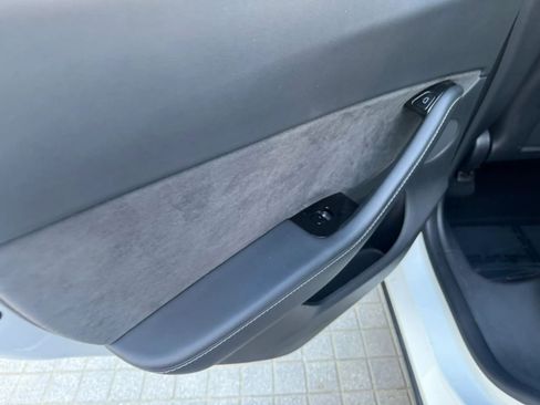 Used 2023 Tesla Model Y Long Range AWD/4WD image 22