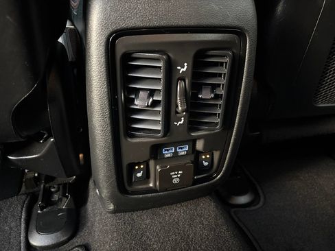 Used 2025 Dodge Durango GT AWD/4WD image 36