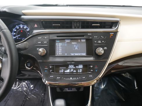 Used 2015 Toyota Avalon XLE FWD image 19