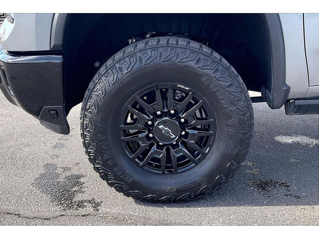 Used 2024 Chevrolet Silverado 2500 ZR2 w/ Technology Package AWD/4WD image 10