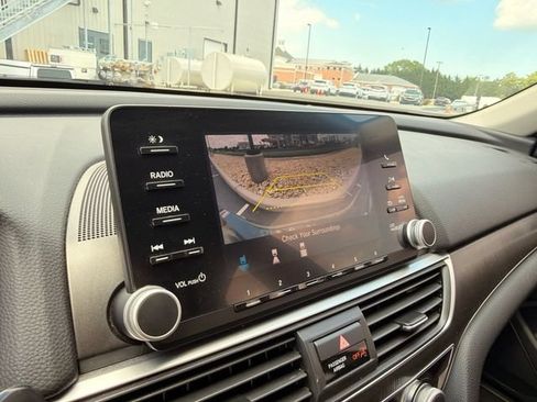 Used 2018 Honda Accord LX image 22