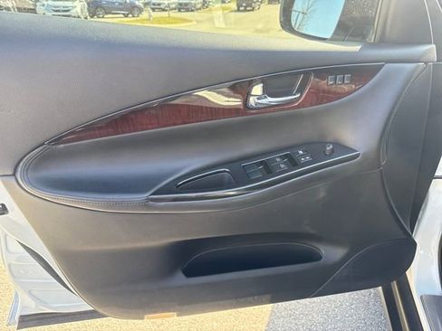 Used 2017 INFINITI QX50 2WD w/ Deluxe Touring Package image 9