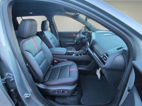 Used 2026 Chevrolet Traverse RS FWD image 12