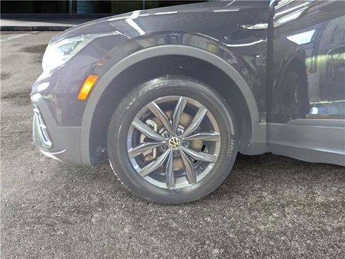 Used 2022 Volkswagen Tiguan SE AWD/4WD image 14