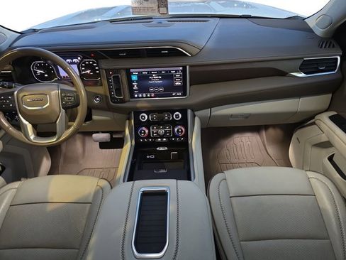 Used 2021 GMC Yukon Denali w/ Denali Premium Package image 9