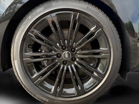 New 2025 Land Rover Range Rover SE image 40