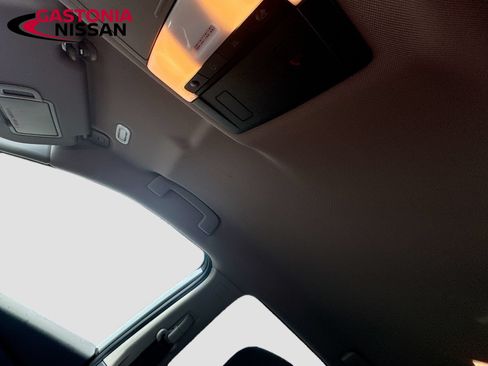 Used 2025 Nissan Rogue SV FWD image 27