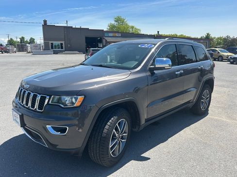 Used 2021 Jeep Grand Cherokee Limited image 3