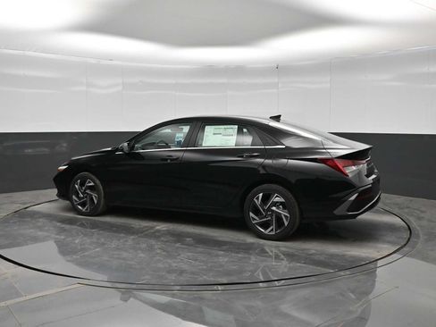 New 2026 Hyundai Elantra Limited FWD image 5