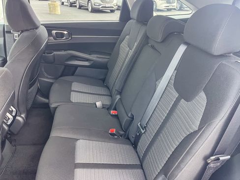 Used 2023 Kia Sorento LX image 17