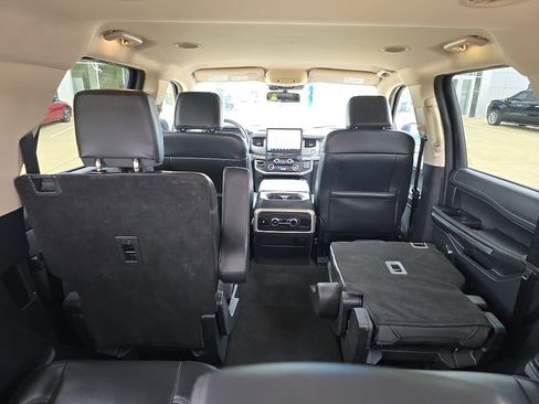 Used 2024 Ford Expedition XLT AWD/4WD image 14