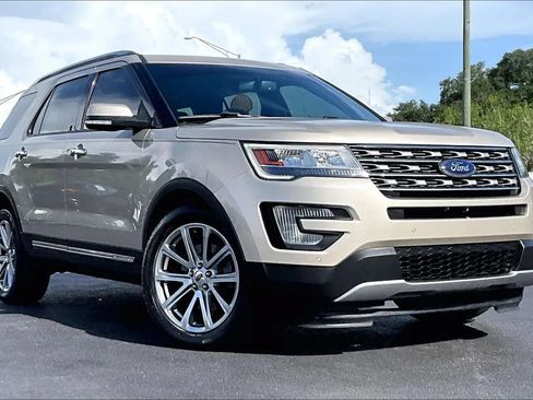 Used 2017 Ford Explorer Limited FWD image 2